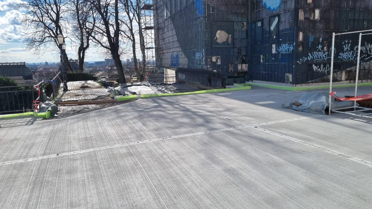 Broom-finished concrete — photo 5