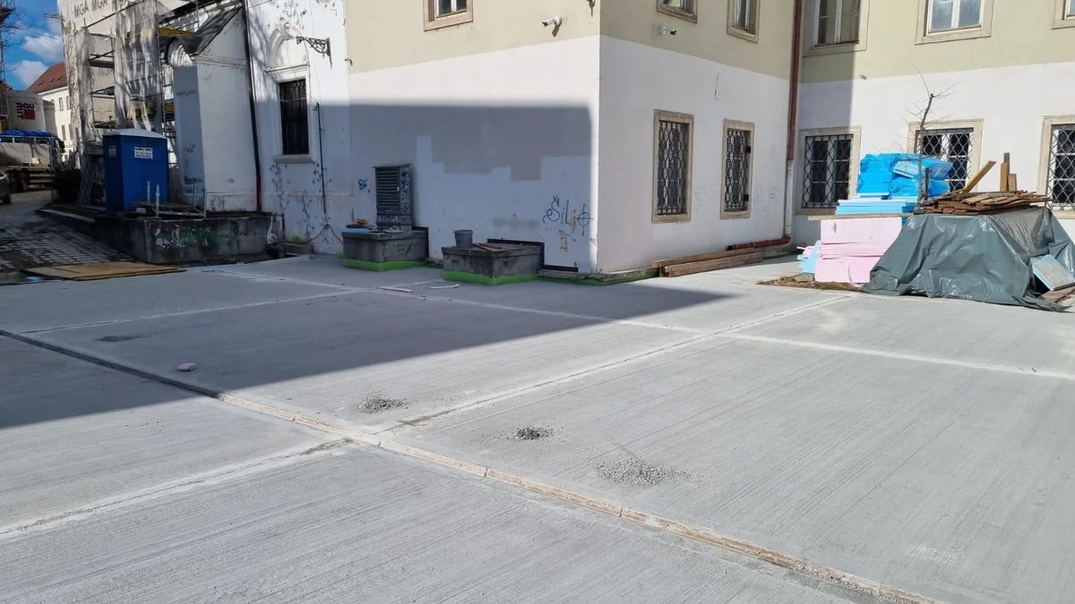 Broom-finished concrete — photo 6