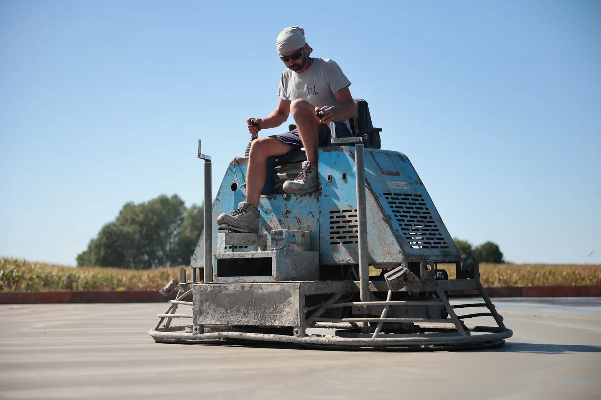 Machine concrete troweling — photo 4